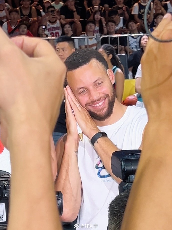 138彩票开奖结果-美女主播现场模仿库里招牌动作：晚安庆祝近在眼前